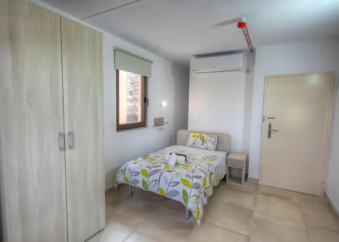 Hostel Campus Hub Malta Msida